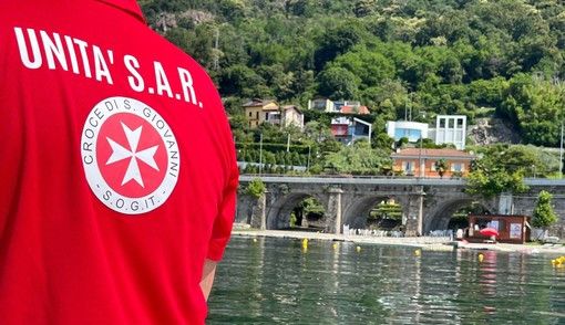 Lago Maggiore, cinque giovani stranieri in difficoltà mentre nuotano nel lago: soccorsi Lago Maggiore, cinque giovani stranieri in difficoltà mentre nuotano nel lago: soccorsi
