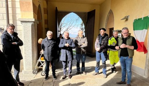 Un momento dell'inaugurazione della nuova sede della Protezione Civile di Biandronno (foto da pagina Facebook Porotti Sindaco)
