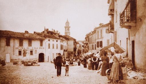 Piazza della Motta e via Carrobbio in una immagine d'epoca (foto da La Varese Nascosta)