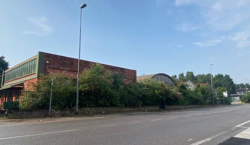 L'area dismessa e degradata dove nascerà il nuovo McDonald's a Buguggiate