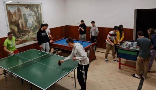 Cosa resta ai 22 ragazzi nella "bolla" all’oratorio di Biumo? «Apertura, amicizia, condivisione, complicità. Da consigliare anche agli adulti...» Cosa resta ai 22 ragazzi nella "bolla" all’oratorio di Biumo? «Apertura, amicizia, condivisione, complicità. Da consigliare anche agli adulti...»