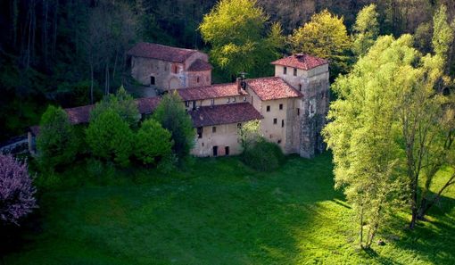 Il monastero di Torba dove domani e domenica si terrà la sesta edizione di Herbarium