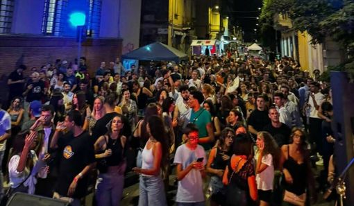 Via Como piena di giovani per il Varese Block Party Via Como piena di giovani per il Varese Block Party
