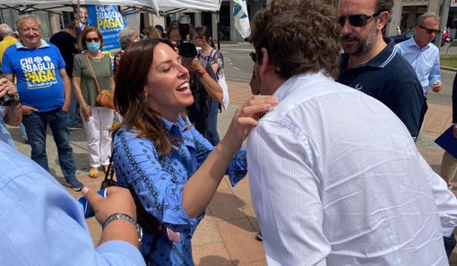 VIDEO E FOTO. Tovaglieri in piazza: «Tante firme in poche ore per riformare la giustizia a tutela di cittadini e amministratori»