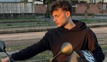 Fagnano ricorda il suo piccolo grande Giorgio, scomparso durante la prima vacanza con gli amici Fagnano ricorda il suo piccolo grande Giorgio, scomparso durante la prima vacanza con gli amici