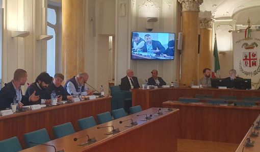 In Consiglio provinciale le polemiche sull’Anpi: «Abbassiamo i toni». Il Pd si astiene