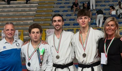 Zanovello, primo a sinistra, Stasi, al centro, e Averna, ultima a destra Zanovello, primo a sinistra, Stasi, al centro, e Averna, ultima a destra