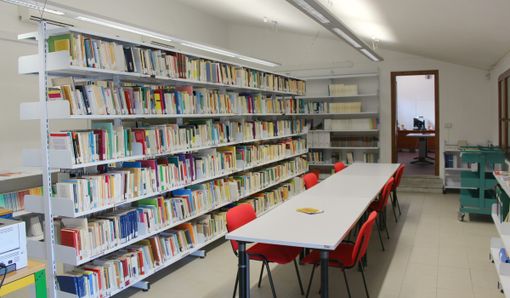 "Scritture di lago" regala libri alle biblioteche di Albizzate, Buguggiate e Luino "Scritture di lago" regala libri alle biblioteche di Albizzate, Buguggiate e Luino