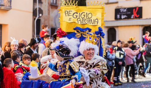 Re Gigio e la sua regina al Carnevale Ceresino dello scorso anno (foto Omar Boccuto)