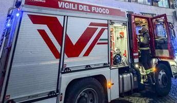 Incendio a Roma, in fiamme un appartamento: morta donna 84 anni Incendio a Roma, in fiamme un appartamento: morta donna 84 anni