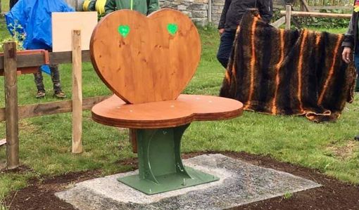 La panchina per Erica e Lorenzo