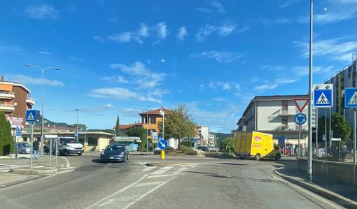 Rotatoria viale Valganna-viale Ippodromo: cantiere notturno e lavori di asfaltatura