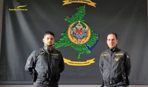 Verbania, arrestato dalla Finanza con un chilo di cocaina nascosto nel giubbotto Verbania, arrestato dalla Finanza con un chilo di cocaina nascosto nel giubbotto