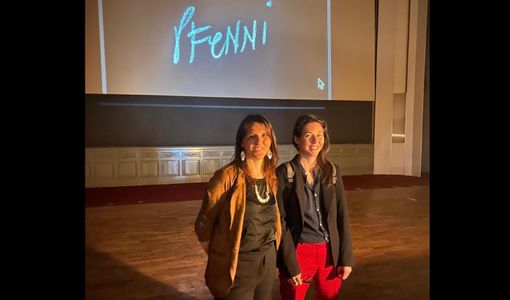 Un momento della splendida serata al Teatro Vittoria con l'artista Patrizia Pfenninger, sul palco con Chiara Spinnato, e il suo "Pfenni Files"