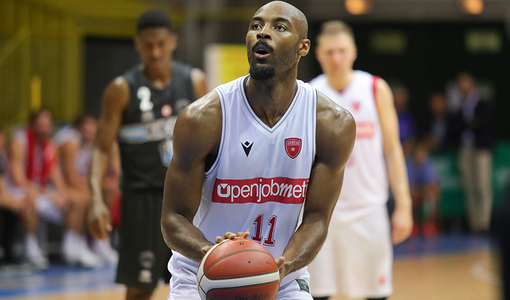 Varese torna a vincere con Cremona: in foto Jeremy Simmons autore di 10 punti (dal sito della Pallacanestro Varese)