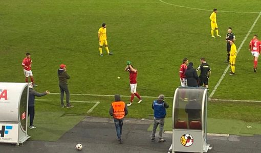 Piraccini esce dal campo sommerso dagli applausi Piraccini esce dal campo sommerso dagli applausi