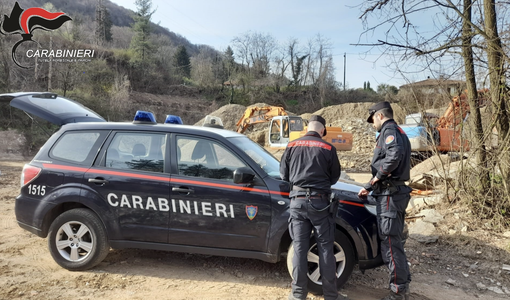 Marchirolo, scoperta discarica abusiva all'interno di un'ex cava. Scatta il sequestro Marchirolo, scoperta discarica abusiva all'interno di un'ex cava. Scatta il sequestro