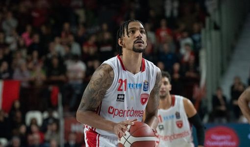 Olivier Hanlan, a segno con i liberi che hanno sancito la vittoria della Openjobmetis (foto Fabio Averna) Olivier Hanlan, a segno con i liberi che hanno sancito la vittoria della Openjobmetis (foto Fabio Averna)