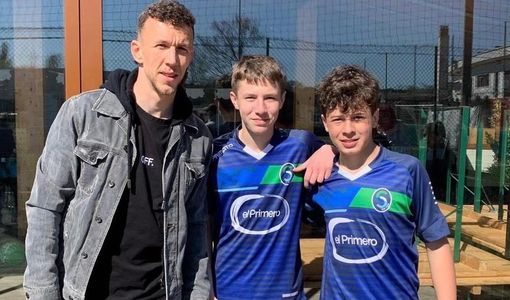 Perisic a Cesate: autografi e selfie per i calciatori di domani dello United