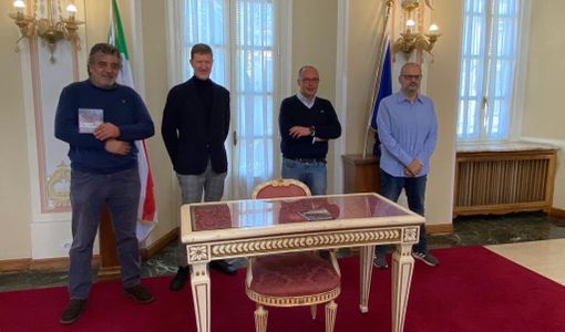 L'assessore allo Sport, Stefano Malerba, il dottor Maurizio Lombardo, Stefano Amirante e Roberto Verdelli alla presentazione in Comune della Coppa Primavera L'assessore allo Sport, Stefano Malerba, il dottor Maurizio Lombardo, Stefano Amirante e Roberto Verdelli alla presentazione in Comune della Coppa Primavera