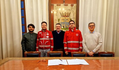 La firma della convenzione tra Comune di Luino e Croce Rossa La firma della convenzione tra Comune di Luino e Croce Rossa