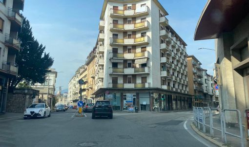 In via Magenta arriva il nuovo asfalto: buone notizie per gli automobilisti varesini
