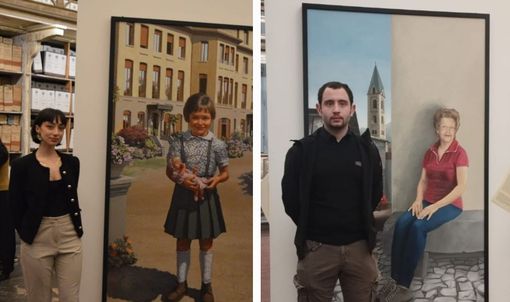 Agnese Introini e Giacomo Cazzaro accanto alle loro opere