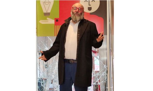 I ragazzi di PizzAut commossi dalla solidarietà dopo il furto: «Se volete aiutarci, venite a mangiare da noi» I ragazzi di PizzAut commossi dalla solidarietà dopo il furto: «Se volete aiutarci, venite a mangiare da noi»