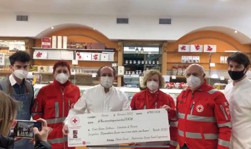 VIDEO. Il gesto più buono e dolce di Buosi: mille euro alla Croce Rossa di Varese VIDEO. Il gesto più buono e dolce di Buosi: mille euro alla Croce Rossa di Varese