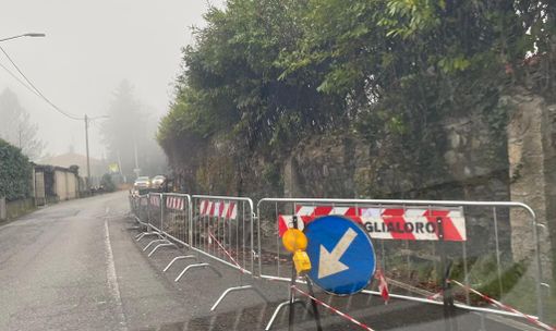 LA LETTERA - «Cosa aspettano a rimuovere la frana in via Campigli, un incidente?»