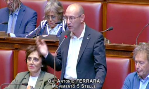 Ferrara (M5S): «Altro che acciaio green, il Governo rottama anche la coerenza»