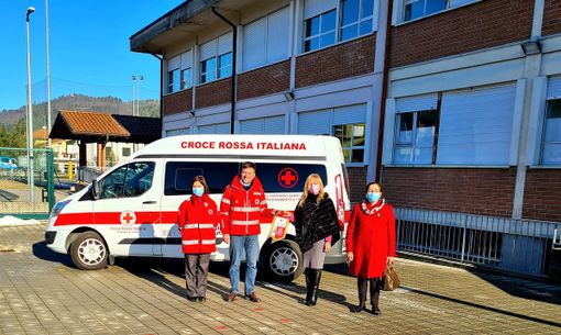 La Croce Rossa di Luino pensa anche alle scuole, donato materiale all'istituto comprensivo di Mesenzana La Croce Rossa di Luino pensa anche alle scuole, donato materiale all'istituto comprensivo di Mesenzana