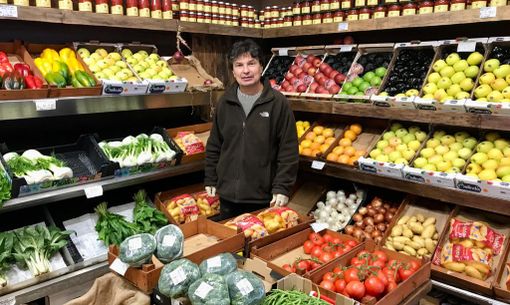 Francesco Benso, che con il fratello Antonio gestisce il fruttivendolo in via Sempione