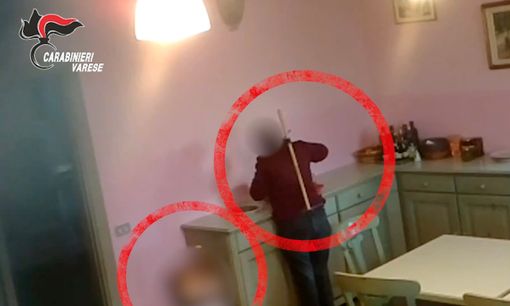 Lanci di acqua fredda, derisioni e bastoni per legarli. I carabinieri di Busto mettono fine all'incubo di nove disabili ospiti di una cooperativa dell'Alto Milanese Lanci di acqua fredda, derisioni e bastoni per legarli. I carabinieri di Busto mettono fine all'incubo di nove disabili ospiti di una cooperativa dell'Alto Milanese