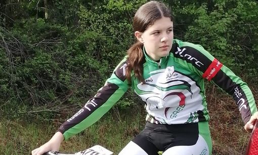 Giovanna Rogora (Ju Green Gorla Minore) prima sul traguardo di Cuasso al Monte