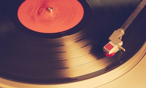 Il vinile torna protagonista nel centro di Sesto Calende