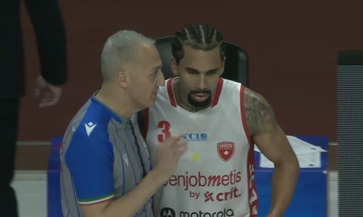 L'arbitro Paternicò a colloquio con Mitrou-Long