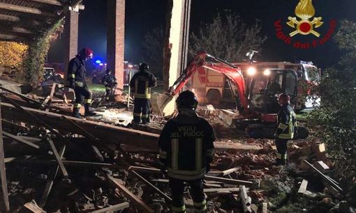 Esplosione ad Alessandria, la morte dei tre vigili del fuoco un atto deliberato? Trovati un timer e degli inneschi