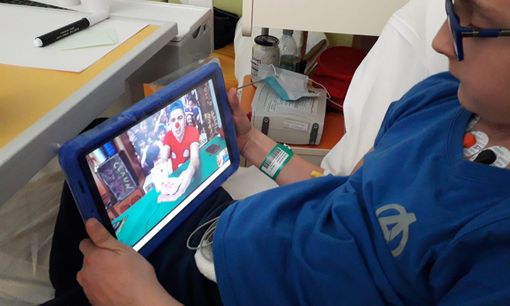 Con il Ponte del Sorriso i bambini ricoverati giocano insieme, anche se isolati