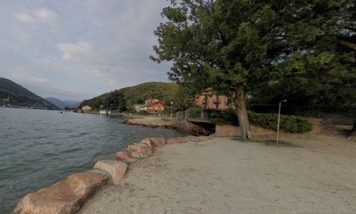 La spiaggia di Porto Ceresio in cui domenica si è scatenata una rissa tra giovani