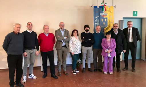 I rappresentati di Ascom e dei Comuni del Distretto Commerciale della Valceresio I rappresentati di Ascom e dei Comuni del Distretto Commerciale della Valceresio