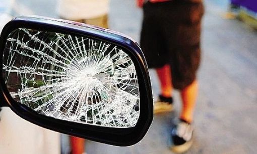 Tenta la truffa dello specchietto, ma questa volta viene scoperto Tenta la truffa dello specchietto, ma questa volta viene scoperto