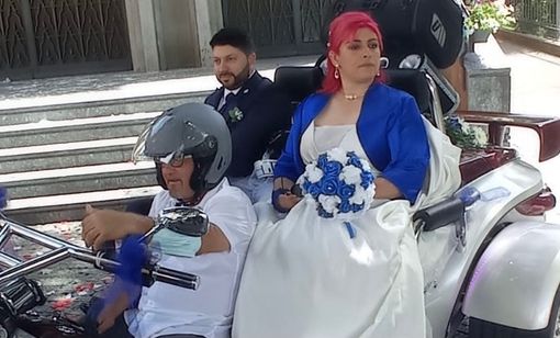 VIDEO - Il rombo di Harley e Gold Wing per un sì: il matrimonio unico tra Omar e Kattya