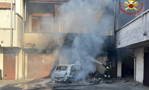 Auto e moto in fiamme a Lonate Pozzolo: due persone tra cui un disabile intossicate Auto e moto in fiamme a Lonate Pozzolo: due persone tra cui un disabile intossicate