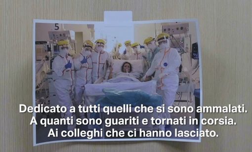 Tutta la vita dietro una maschera. In un video il toccante grazie ai medici dell'Humanitas