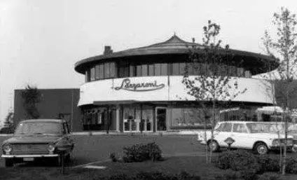 Chiusa la Rotonda di Saronno, dal Lazzagrill all’Autogrill urbano: tutta la storia della “pagoda” tra veneziane e locomotiva Chiusa la Rotonda di Saronno, dal Lazzagrill all’Autogrill urbano: tutta la storia della “pagoda” tra veneziane e locomotiva