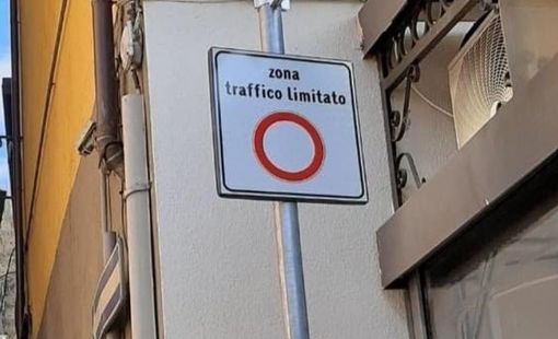 ZTL dal 1° maggio in vicolo del Torchio, a Porto Ceresio (foto d'archivio) ZTL dal 1° maggio in vicolo del Torchio, a Porto Ceresio (foto d'archivio)