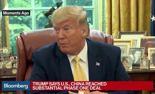 «Ce l'abbiamo fatta: Trump indossa la camicia Made in Ispra»