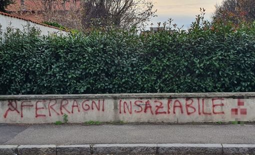 Busto, scritta volgare contro Chiara Ferragni Busto, scritta volgare contro Chiara Ferragni