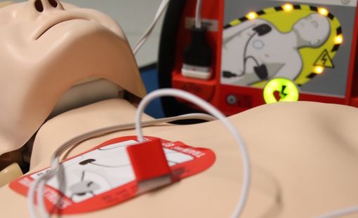 Cascina Costa, defibrillatore a terra. Incidente o vandalismo? Cascina Costa, defibrillatore a terra. Incidente o vandalismo?